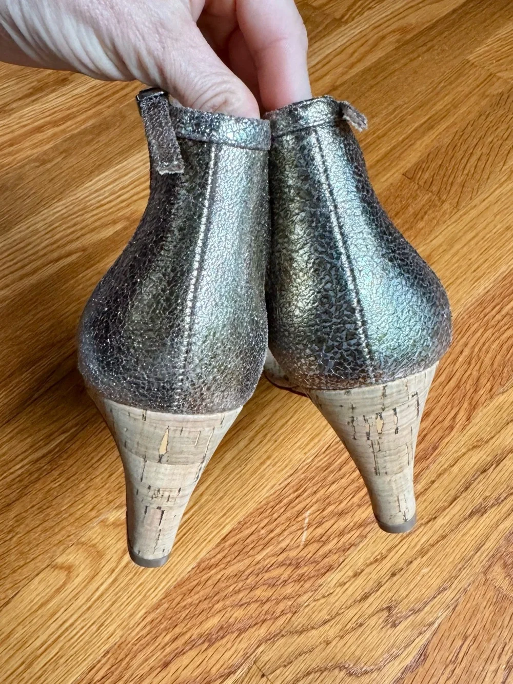Priori metallic gold